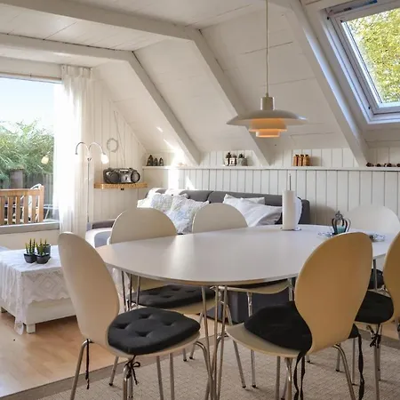 Amazing In V W/ 2 Bedrooms *